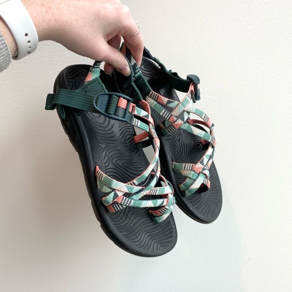 2 strap chacos with toe strap - Picture 1 of 4